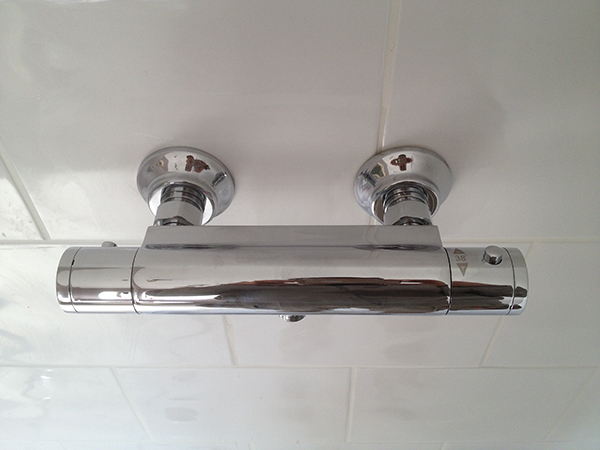 Fully Fitted Pushfit Bar Mixer Backet With Valve Attached With Bathroom Installation In Leeds