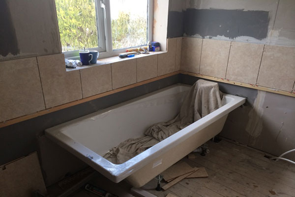 Bath Installed At 1st Fix With Bathroom Installation In Leeds