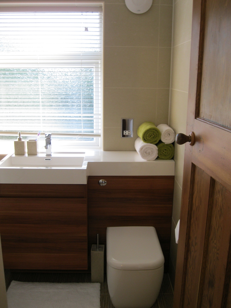 back to wall combined toilet & basin unit