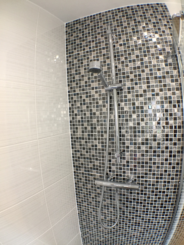 mosaic-tiling-in-shower